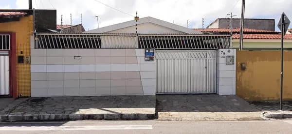 Bela casa com terraço no Mangabeira I!!