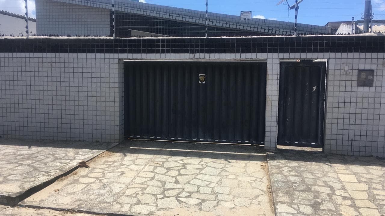 Ótima casa perto da principal!