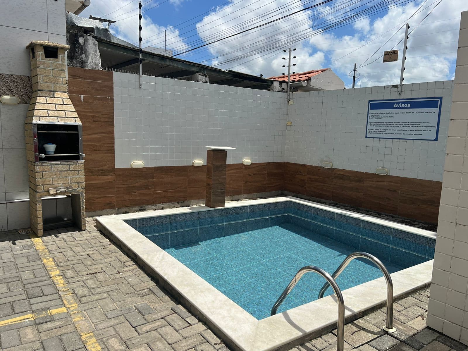 Em ótima localização, com elevador e piscina!!
