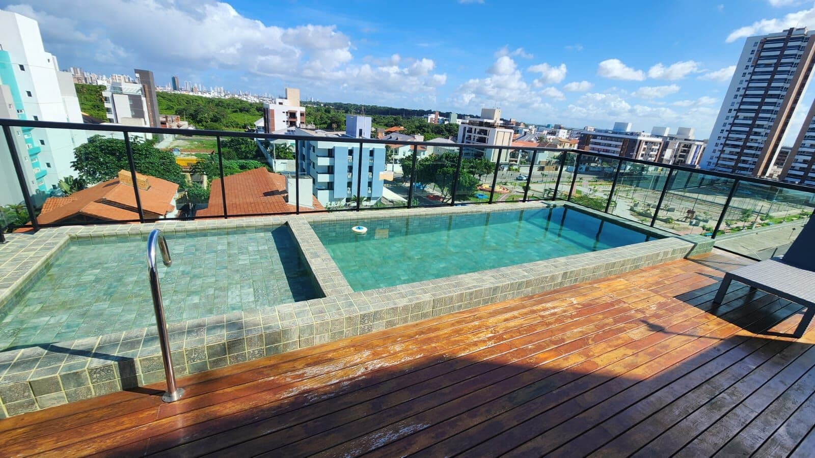 Oportunidade de investir ou morar a 150m do mar de Intermares! Já mobiliado!!