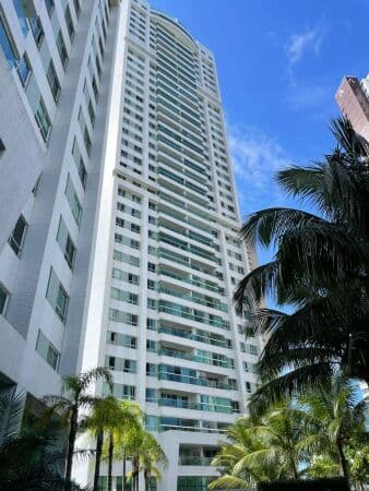 Cobertura de 274m² com Piscina Privativa em Excelente Localização no Altiplano!!