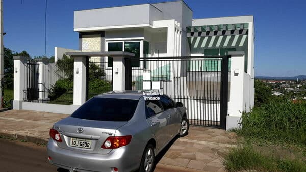 Casa Duplex-Moderna/Platibanda-Espaçosa