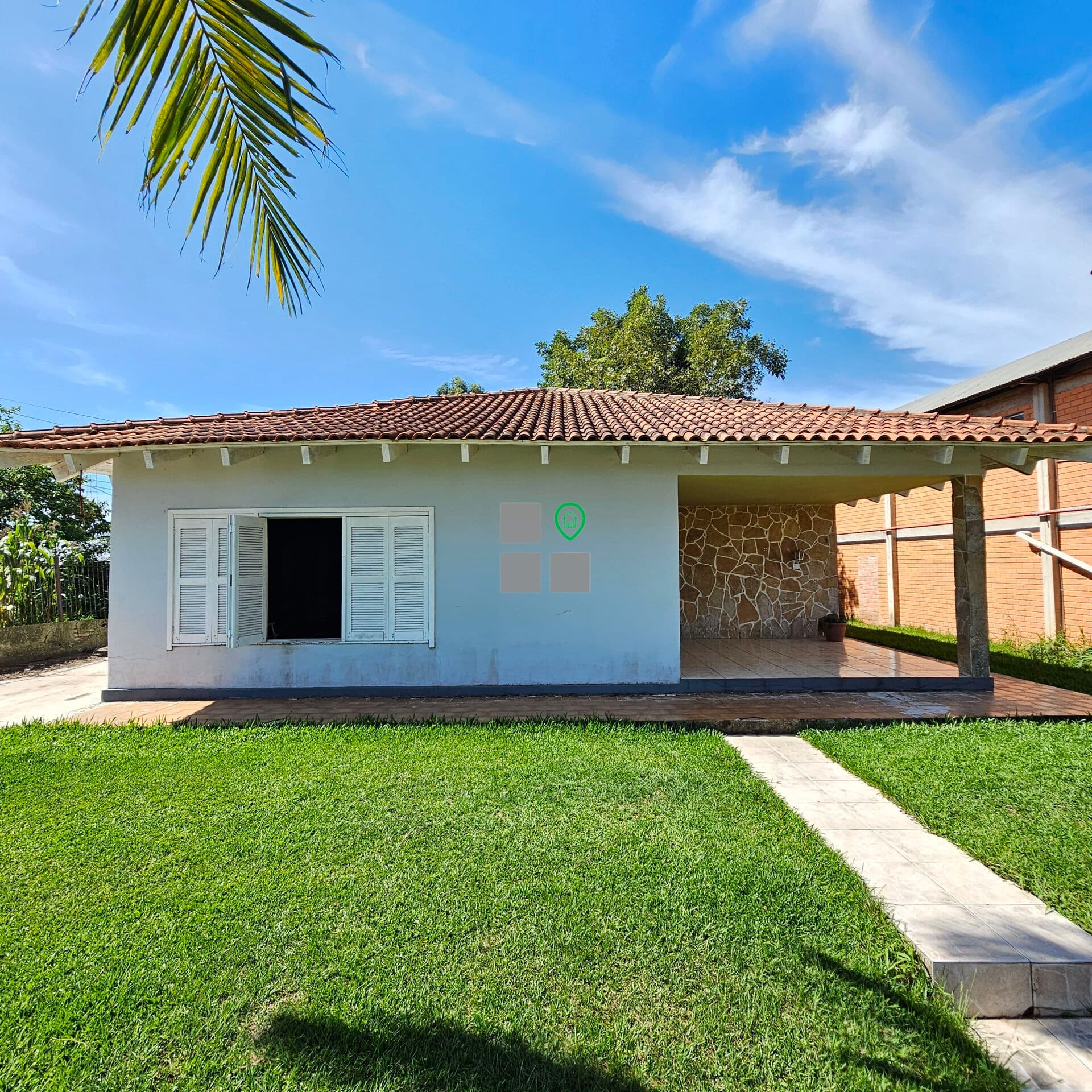 Casa com piscina.