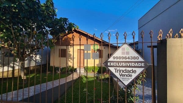 Casa com espaço para ponto comercial