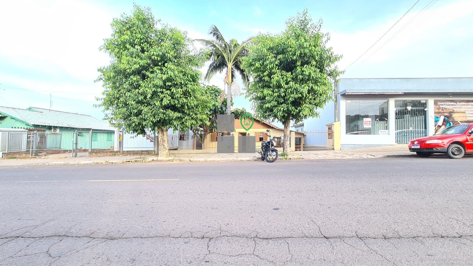 Casa com espaço para ponto comercial