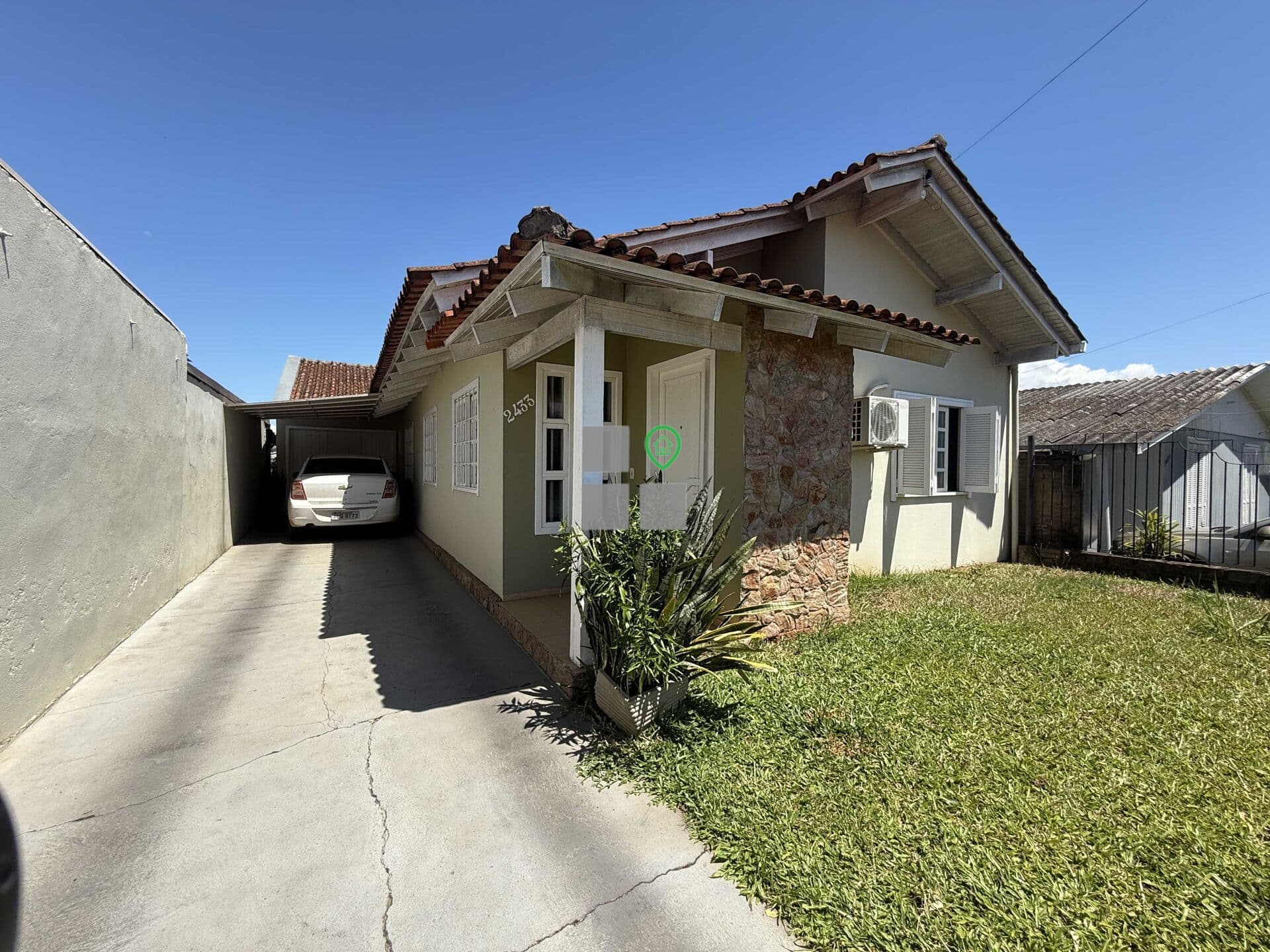 Ampla casa com piscina