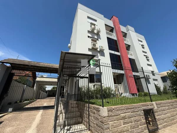 Apartamento central semimobiliado.
