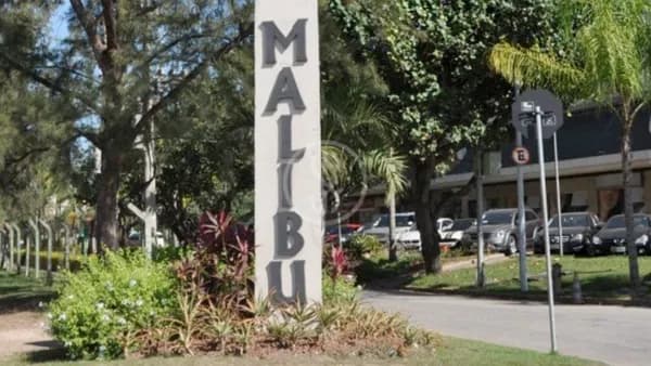 Conjunto de lotes de esquina à venda, total de 3400 m² - Malibu, Barra da Tijuca - Rio de Janeiro/RJ