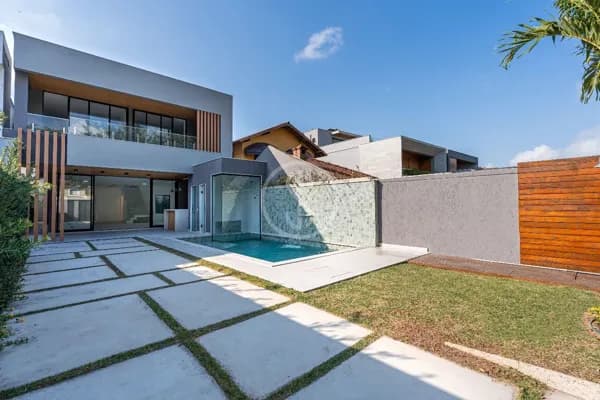 Casa Triplex pronta com 4 suítes à venda no condomínio Rio Mar II - Barra da Tijuca, RJ