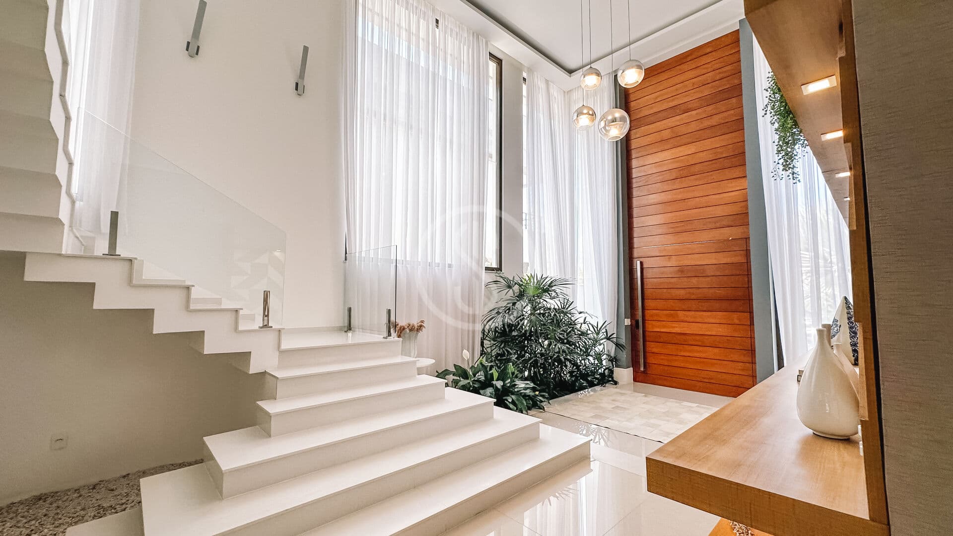 Casa mobiliada para locação com 5 suítes no condomínio Alphaville - Rio de Janeiro, RJ