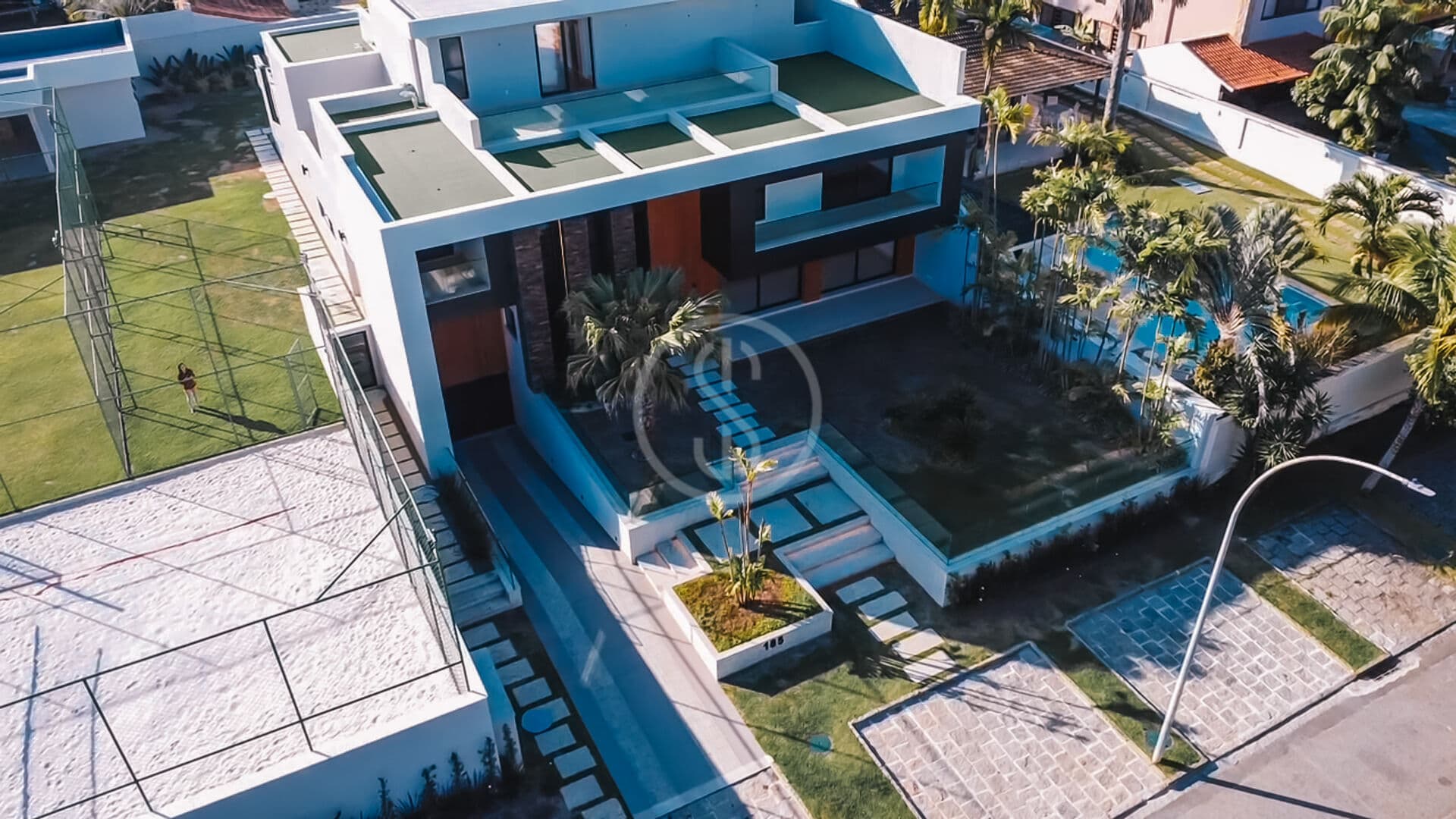 Uma mansão de 2.000 m² com campo de futebol, academia, 6 suítes - à venda no condomínio Pedra de Itaúna, Barra da Tijuca - RJ
