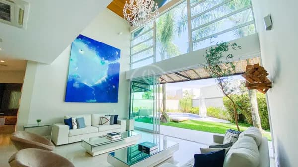 Casa triplex de 750 m² com lazer completo no condomíno Del Lago, na Barra da Tijuca, RJ