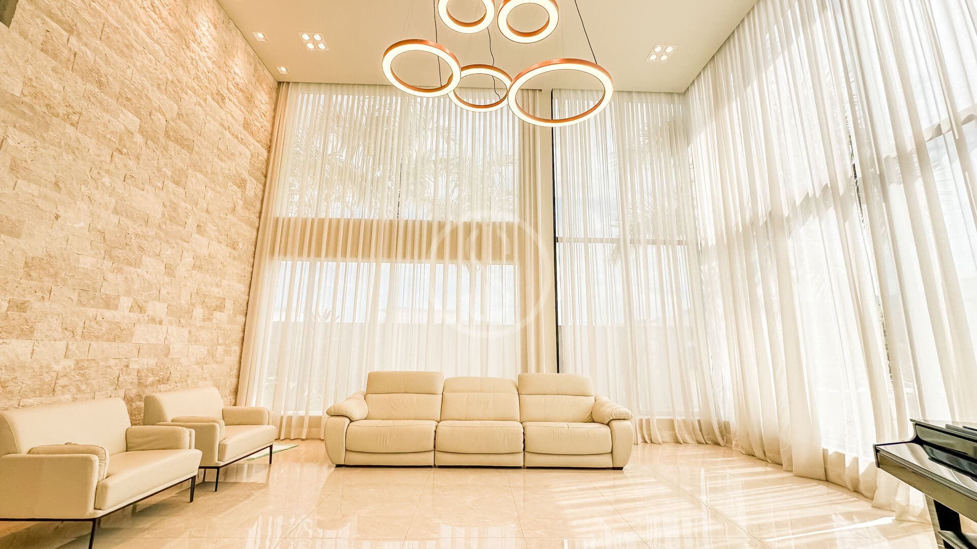 Casa triplex de 1.380 m² com subsolo à venda no condomínio Alphaville, Barra da Tijuca