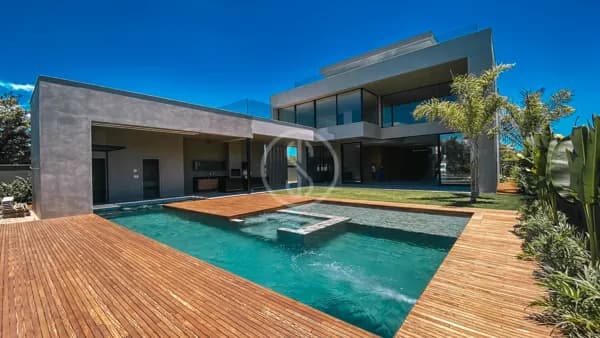Triplex com área de lazer e vista incrível para a lagoa no condomínio Alphaville - Barra da Tijuca, RJ