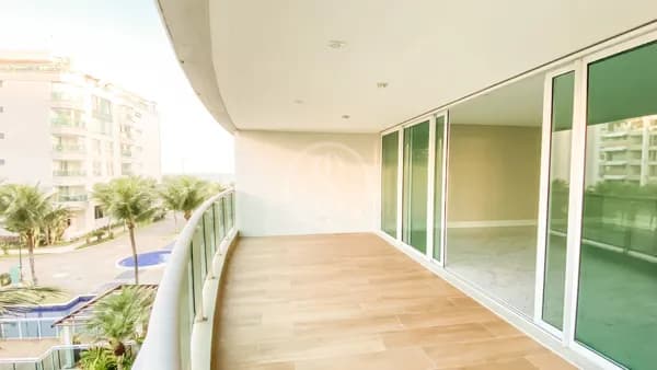 Apartamento com 4 suítes, varandão e vista para o mar da Barra da Tijuca (RJ) à venda no condomínio Les Residences de Monaco