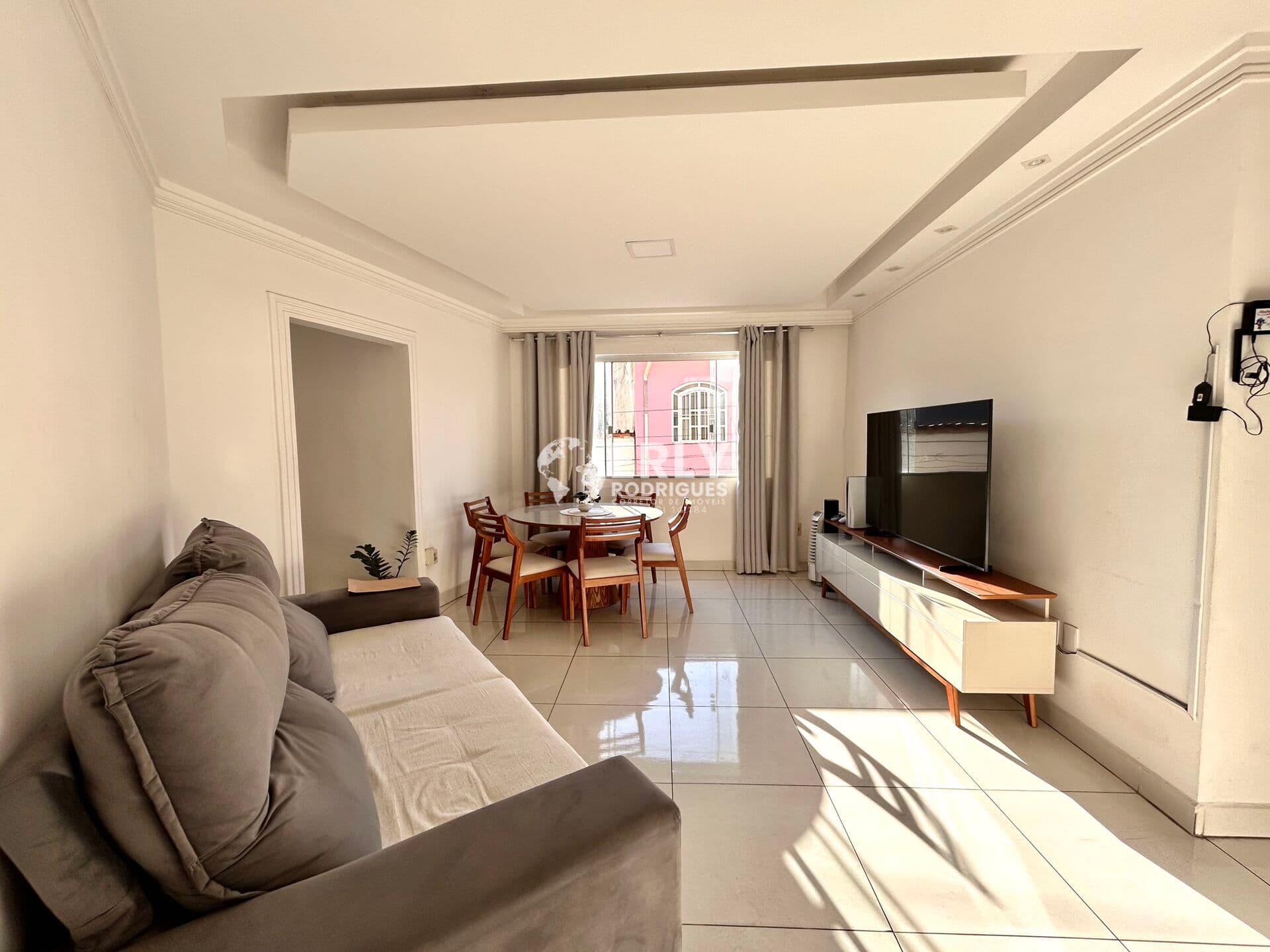 Apartamento com 03 quartos no Melo Viana