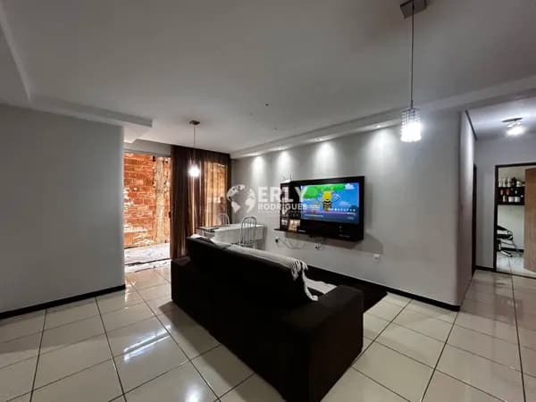 Casa com 03 quartos no Silvio Pereira 2