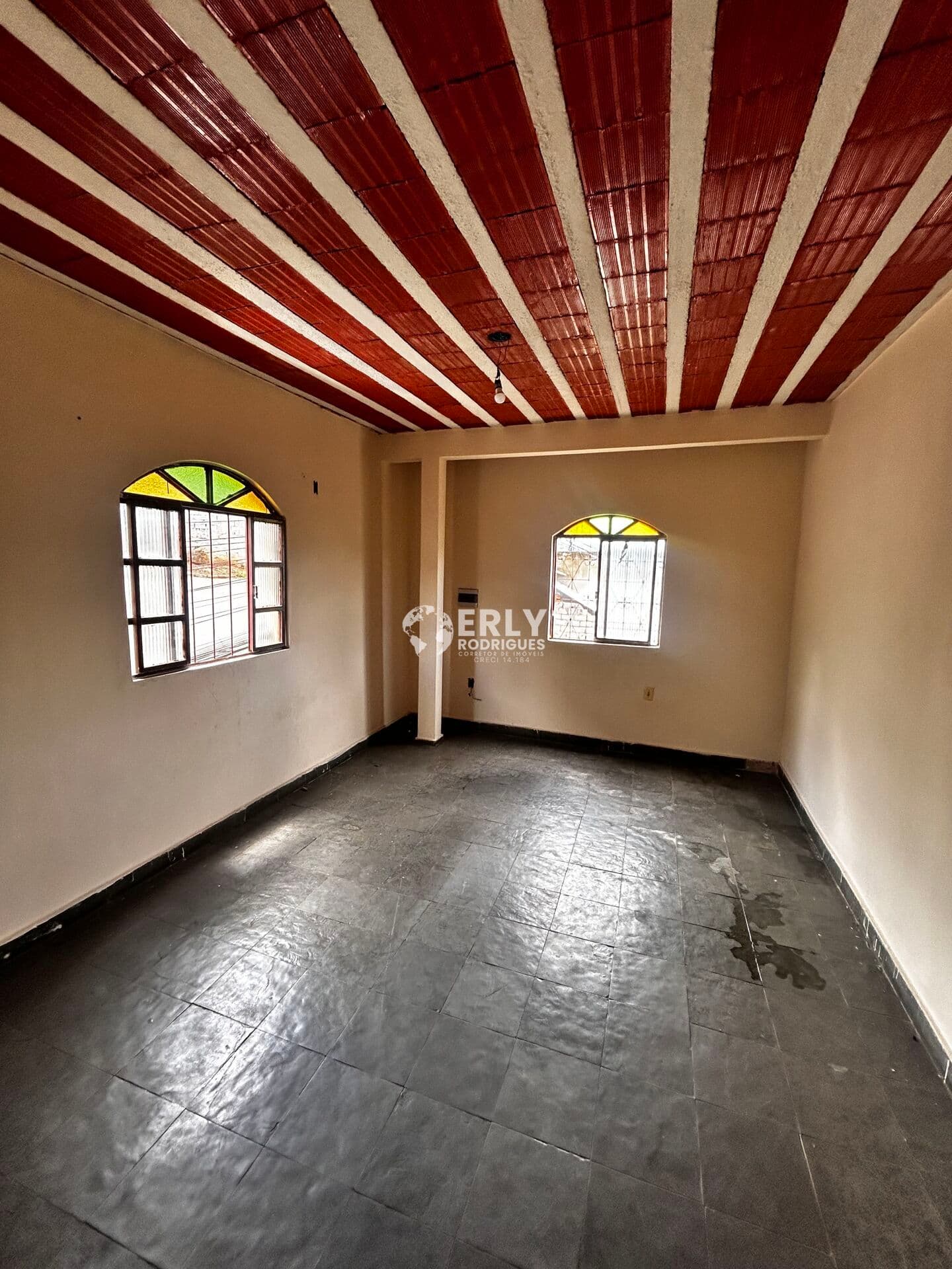 Apartamento de 02 quartos no Todos os Santos