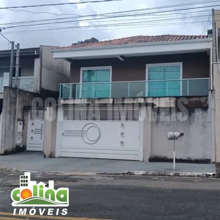CASA AMPLA EM ÁGUAS DE LINDÓIA