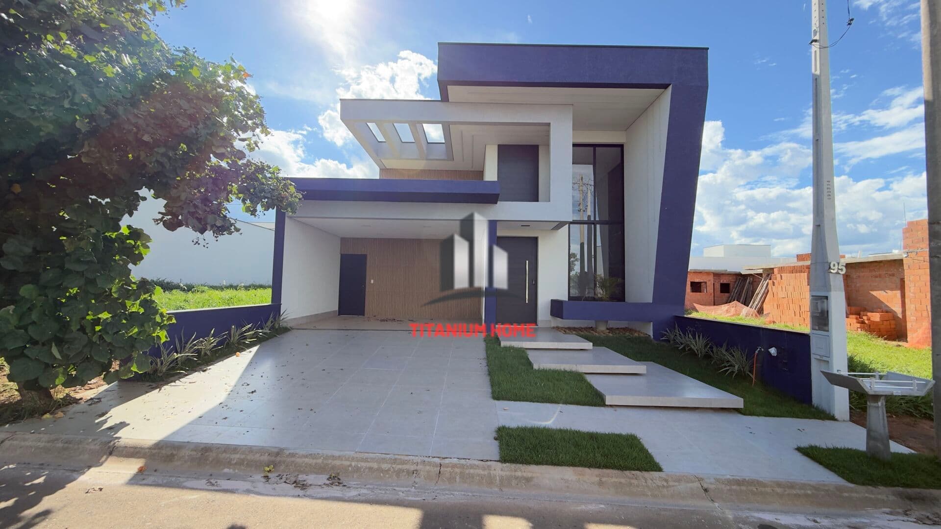 Casa 3 Dorm sendo 1 suite com Planejados e Piscina no Jardim do Jatobá