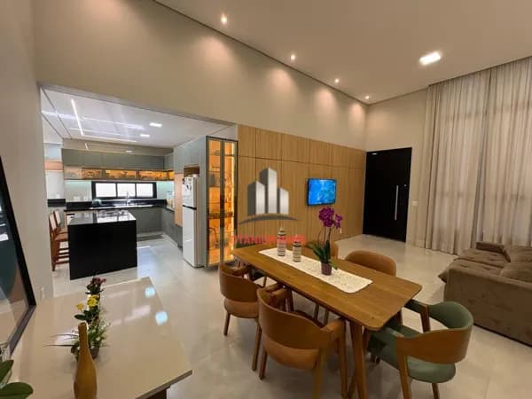 Casa de 3 Suites e Piscina no Condomínio Olivio Franceschini