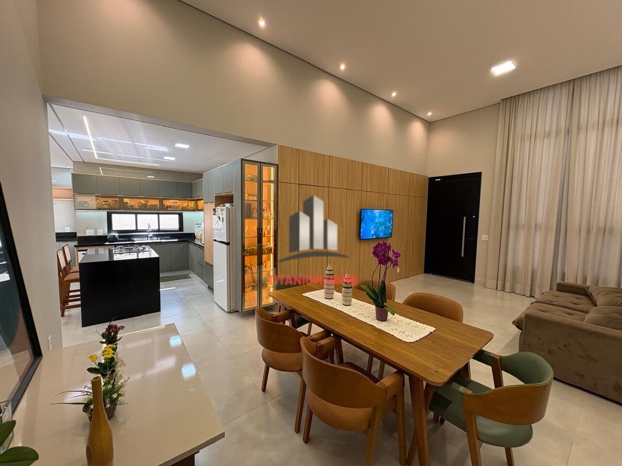 Casa de 3 Suites e Piscina no Condomínio Olivio Franceschini