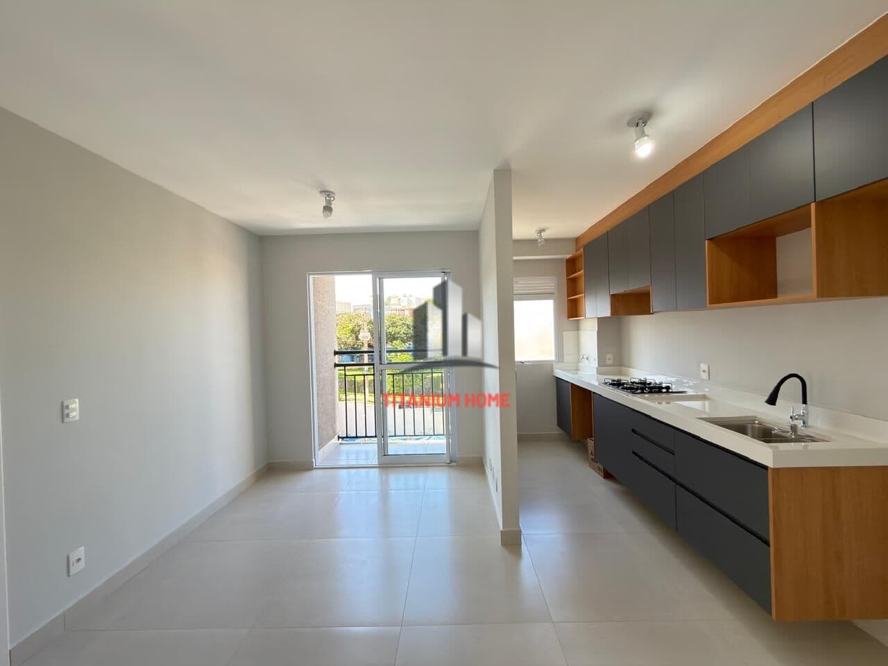 Altos do Ibirapuera 2 dorm com sacada lindo