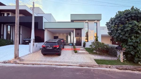 Casa de 3 Suites e Piscina no Condomínio Olivio Franceschini
