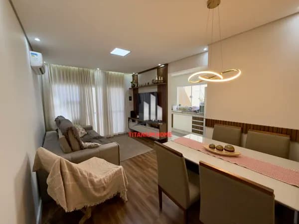 Casa 2 dorm sendo 1 suite e duas vagas Cobertas