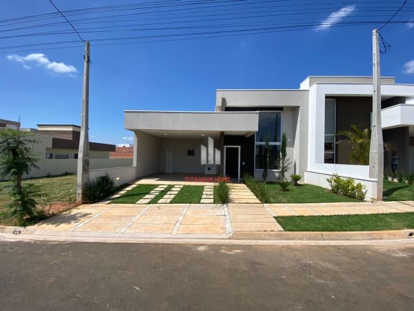 Casa de 3 dorm sendo 1 suite + escritorio no Condominio Olivio Franceschini