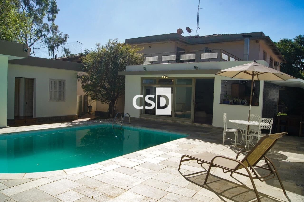 Casa Sobrado com muito potencial!