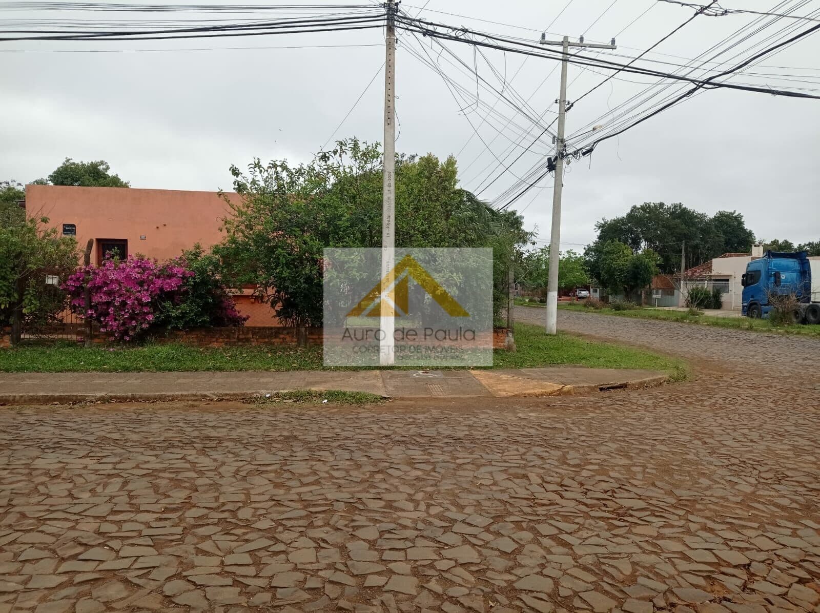 Casa com belo terreno