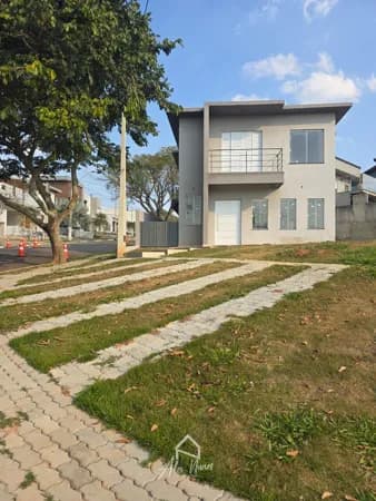 Casa em Condomínio com 3 suítes.
