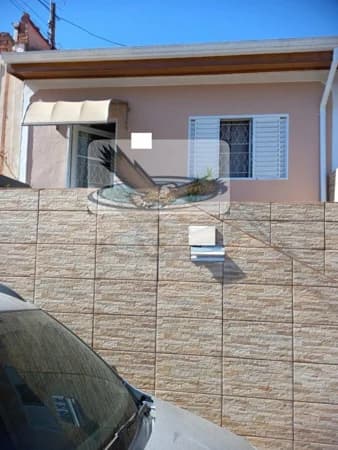 Casa Térrea ( Aceita permuta por Apartamento em lugar acessível ) .