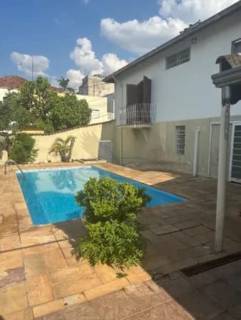 Casa no centro de Itatiba