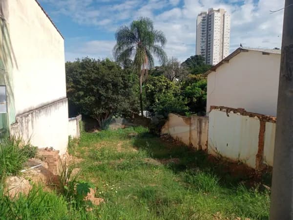 Terreno no Centro ( Aceita Financiamento ) .