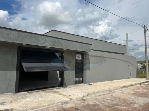 Casa de muito bom gosto!!! Aceita permuta terreno, carrro, aceita propostas!!!