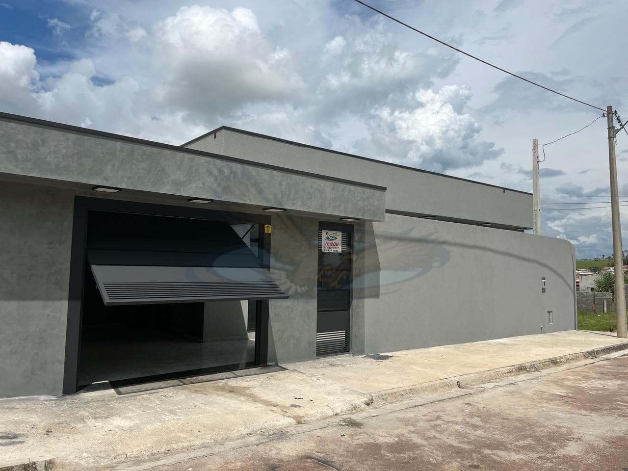 Casa de muito bom gosto!!! Aceita permuta terreno, carrro, aceita propostas!!!