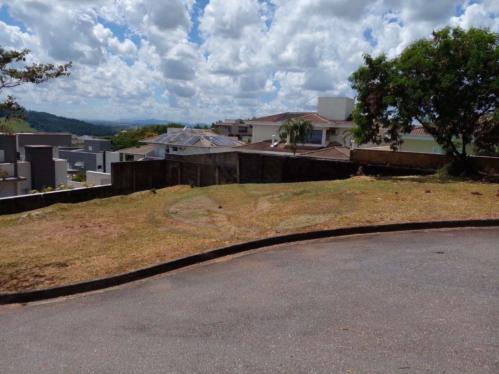 Terreno em leve declive no Itatiba Cuntry Club