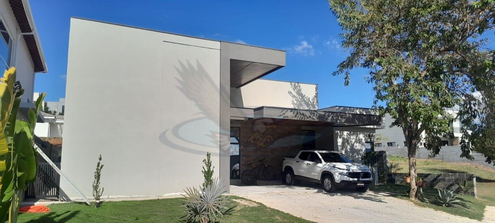 Casa em Condomínio Estuda permuta por Apartamento de menor valor .