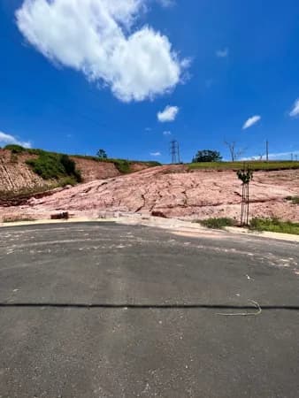 Terreno em Aclive