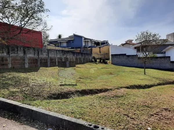 Terreno comercial no Giardino D Itália