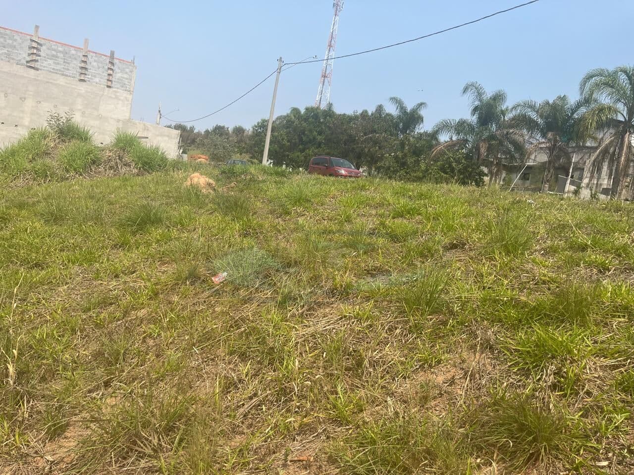 Terreno Comercial no Jardim Verona - em declive