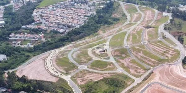 Lote em bairro planejado . Pronto para construir