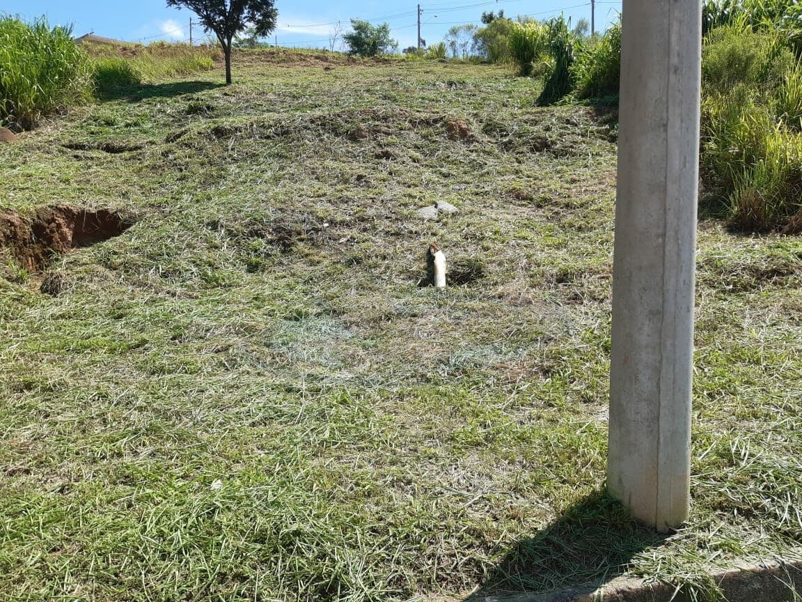 Terreno em aclive - Bairro pronto para construir estuda carro na entrada!!!