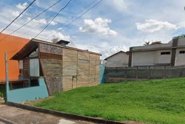Terreno comercial no Giardino D Itália