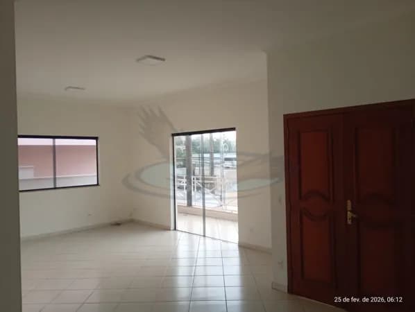 CASA EM BAIRRO PLANEJADO