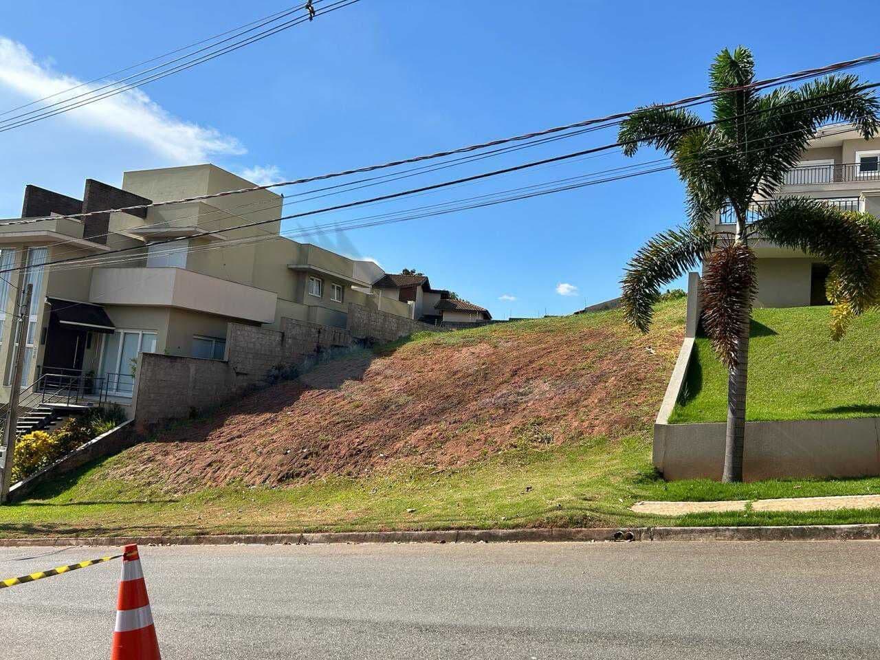 Terreno em Condomínio ( Aceita Financiamento Bancário ) .