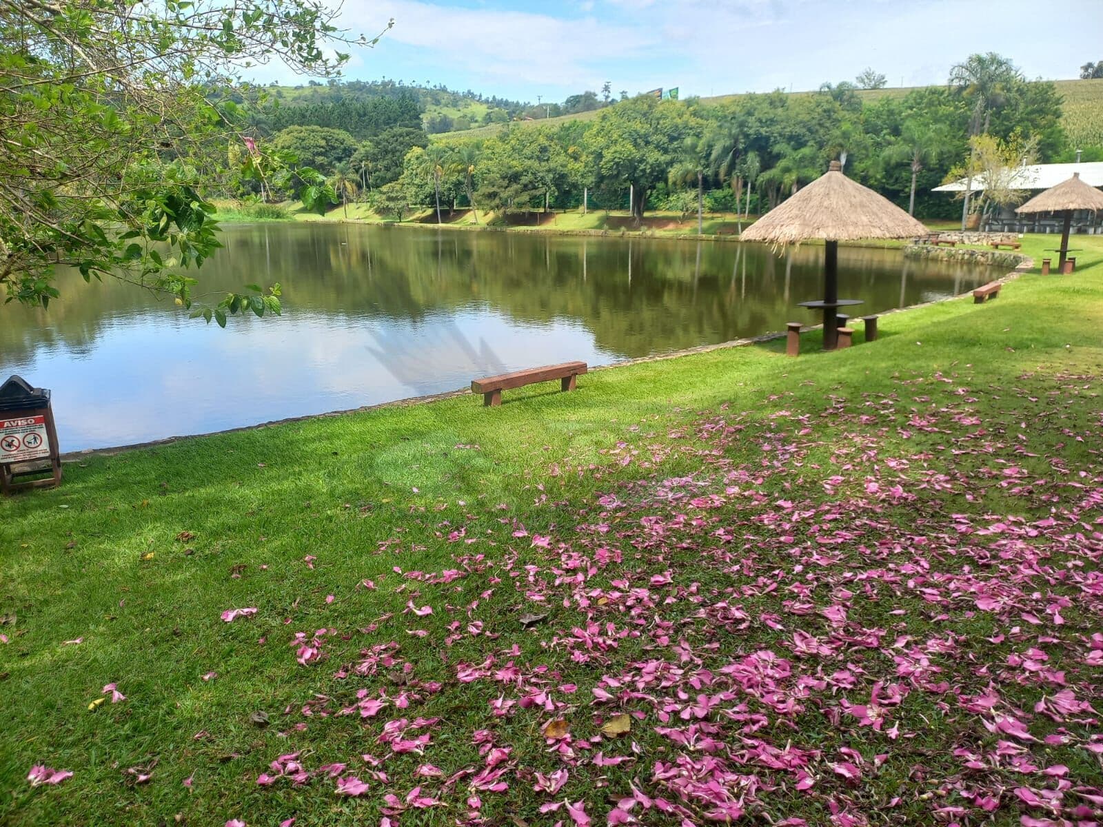 O refúgio dos seus sonhos: Terreno plano, com 1.265 m². Vista deslumbrante e lazer completo.