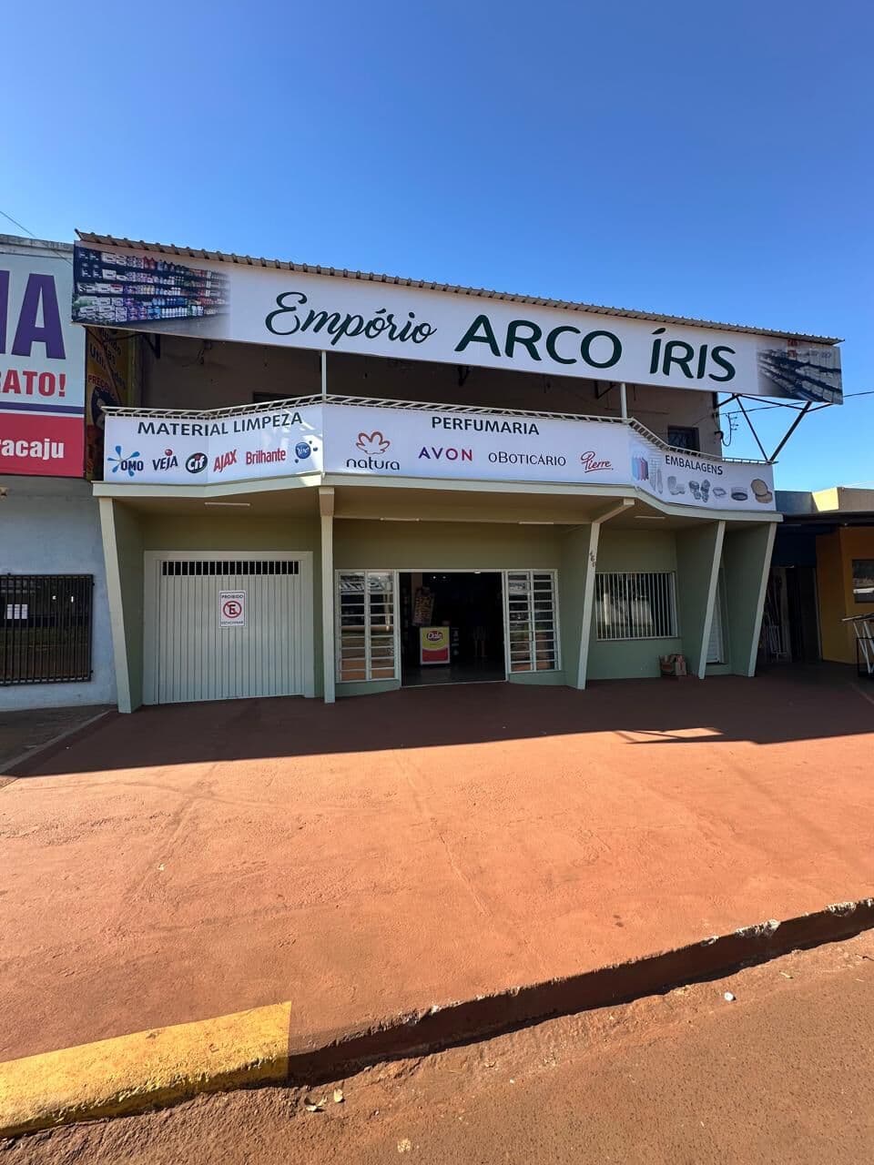 Salão comercial e residência